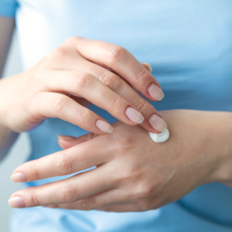 Hướng Dẫn Cách Xịt Nước Hoa Lưu Hương Lâu Cả Ngày