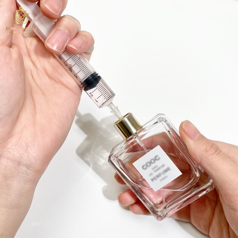 Cách chiết nước hoa sang chai nhỏ